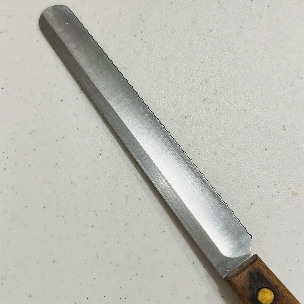 Vintage Chicago Cutlery USA Walnut Handle BT7 Serrated Edge 7” Bread Knife